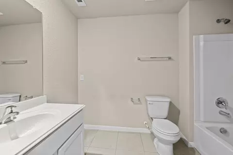 Bath - 13515 Playa Ave, Von Ormy, TX 78073 photo 3 of 6