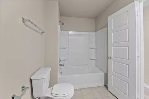 Bath - 13515 Playa Ave, Von Ormy, TX 78073 photo 4 of 6