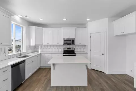 Kitchen - 591 N 550 W, Smithfield, UT 84335 photo 2 of 2