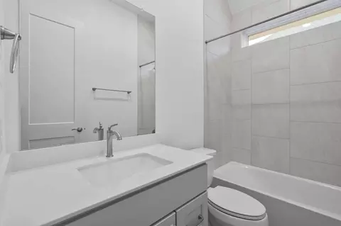 Bath - 448 Sprigtail Dr, Katy, TX 77493 photo 4 of 5