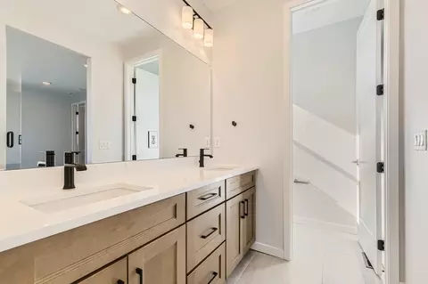 Bath - 11720 Verse Rd, Lone Tree, CO 80124 photo 2 of 2