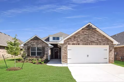Exterior - 3308 Mangrove Rd, Edmond, OK 73034 photo 4 of 48