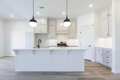 Kitchen - 3308 Mangrove Rd, Edmond, OK 73034 photo 2 of 29