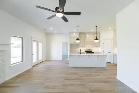 Living - 3308 Mangrove Rd, Edmond, OK 73034 photo 2 of 27