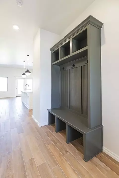 Entry Way - 3308 Mangrove Rd, Edmond, OK 73034 photo 3 of 15