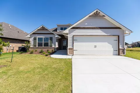 Exterior - 3308 Mangrove Rd, Edmond, OK 73034 photo 2 of 48