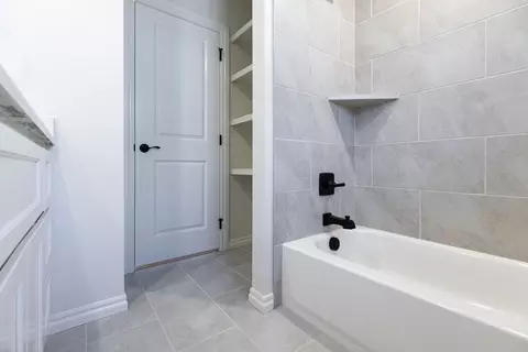 Bath - 3308 Mangrove Rd, Edmond, OK 73034 photo 5 of 22