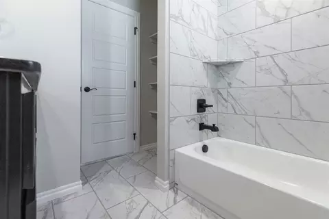 Bath - 3308 Mangrove Rd, Edmond, OK 73034 photo 10 of 22
