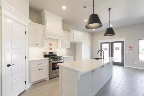 Kitchen - 3308 Mangrove Rd, Edmond, OK 73034 photo 15 of 29