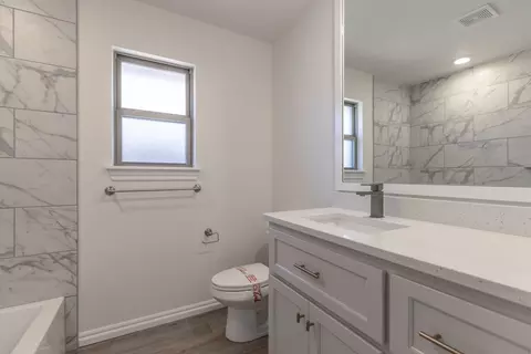 Bath - 3308 Mangrove Rd, Edmond, OK 73034 photo 18 of 22