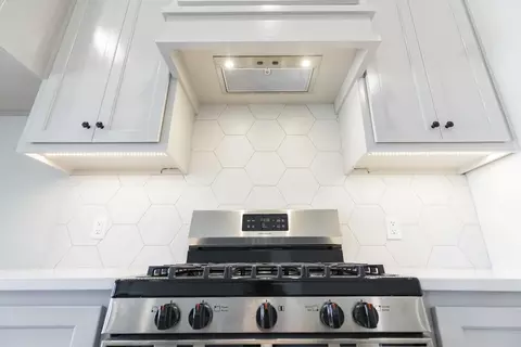 Kitchen - 3308 Mangrove Rd, Edmond, OK 73034 photo 7 of 29