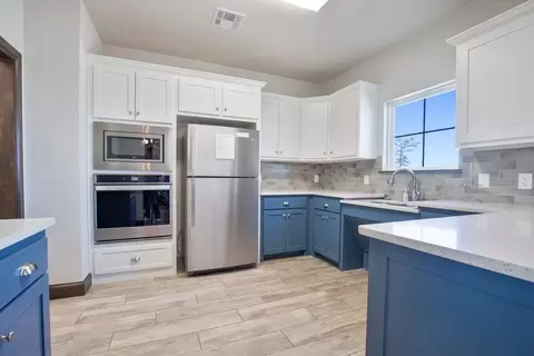 Kitchen - 3308 Mangrove Rd, Edmond, OK 73034 photo 24 of 29