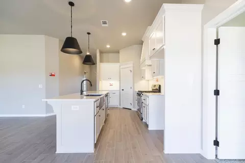 Kitchen - 3308 Mangrove Rd, Edmond, OK 73034 photo 19 of 29