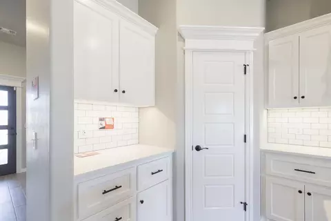 Entry Way - 3308 Mangrove Rd, Edmond, OK 73034 photo 8 of 15