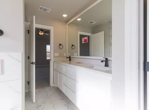 Bath - 3308 Mangrove Rd, Edmond, OK 73034 photo 11 of 22