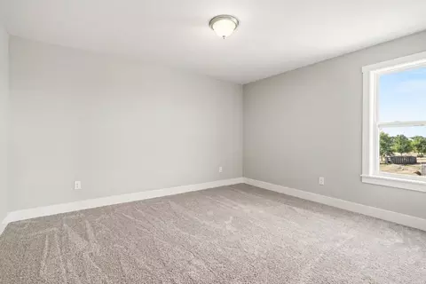 Bedroom - 6281 Comiskey Rd, Stevensville, MI 49127 photo 3 of 8