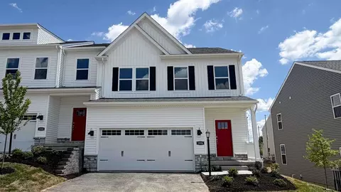 1006 Madisyn Ln, Valencia, PA 16059