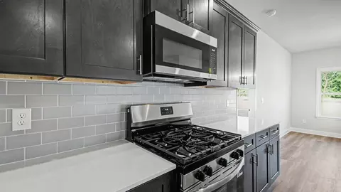 Kitchen - 550 Edenberg Bnd, Pearl, MS 39208 photo 4 of 8