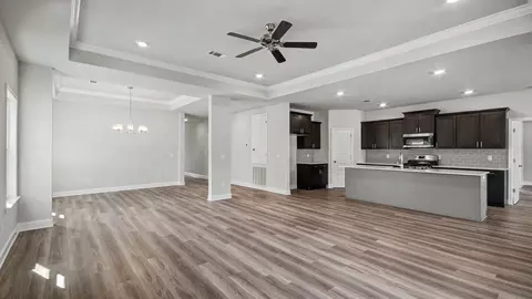 Living - 550 Edenberg Bnd, Pearl, MS 39208 photo 2 of 6
