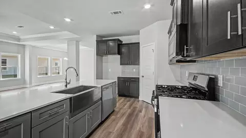 Kitchen - 550 Edenberg Bnd, Pearl, MS 39208 photo 3 of 8