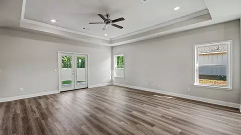Living - 550 Edenberg Bnd, Pearl, MS 39208 photo 4 of 6