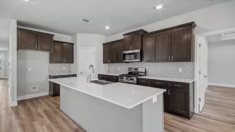 Kitchen - 550 Edenberg Bnd, Pearl, MS 39208 photo 1 of 8