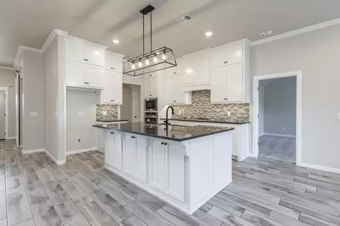 Kitchen - 701 Still Mdws, Guthrie, OK 73044 photo 2 of 15