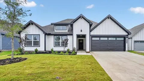 4243 Cornerstone Cir, Granbury, TX 76048