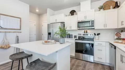Kitchen - 3559 SW Hartley Ave, Gresham, OR 97080 photo 3 of 5