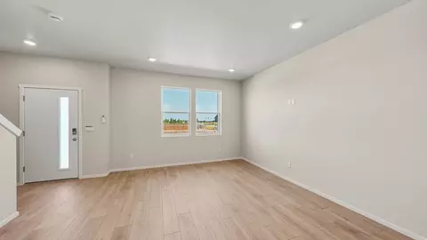 Living - 3559 SW Hartley Ave, Gresham, OR 97080 photo 3 of 4