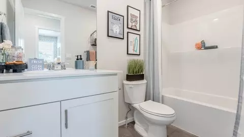 Bath - 3559 SW Hartley Ave, Gresham, OR 97080 photo 5 of 6