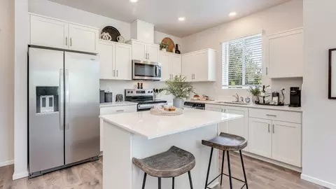 Kitchen - 3559 SW Hartley Ave, Gresham, OR 97080 photo 2 of 5