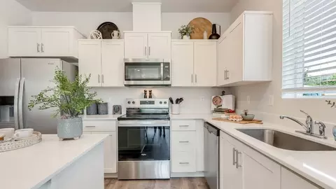 Kitchen - 3559 SW Hartley Ave, Gresham, OR 97080 photo 4 of 5