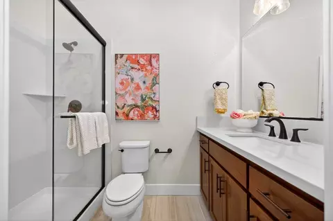 Bath - 3924 Currant St, Placer One, CA 95747 photo 13 of 23