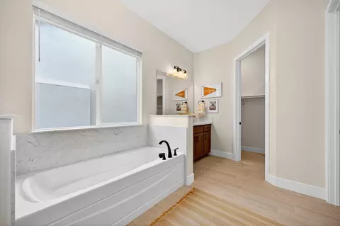 Bath - 3924 Currant St, Placer One, CA 95747 photo 7 of 23