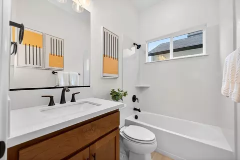 Bath - 3924 Currant St, Placer One, CA 95747 photo 10 of 23