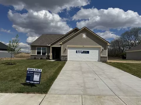 1704 Chevington Chase, Tipp City, OH 45371