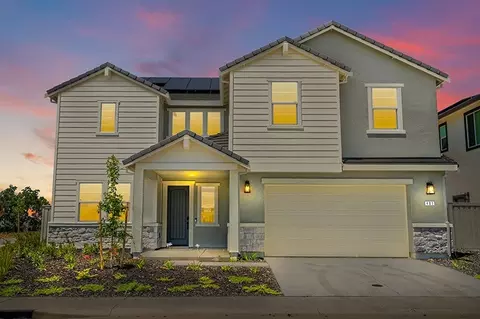 401 Crescent Moon Ct, Roseville, CA 95747