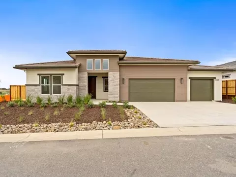 8198 Iron Creek Dr, Friant, CA 93626