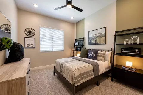 Bedroom - 686 W Treasure Trl, Apache Junction, AZ 85120 photo 6 of 11