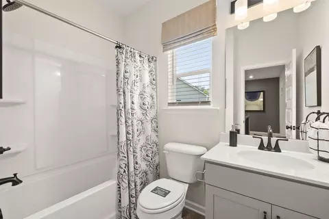 Bath - 809 Nova Trl, Riverdale, GA 30274 photo 4 of 6