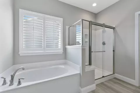 Bath - Cambrium Ct., Wentzville, MO 63385 photo 2 of 3
