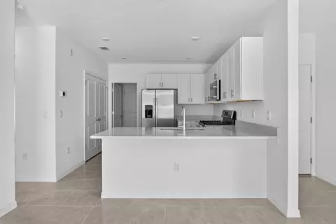 379 Cornerstone Dr, Groveland, FL 34736