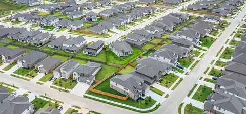 4005 Shimmer Sol Dr, Brookshire, TX 77423