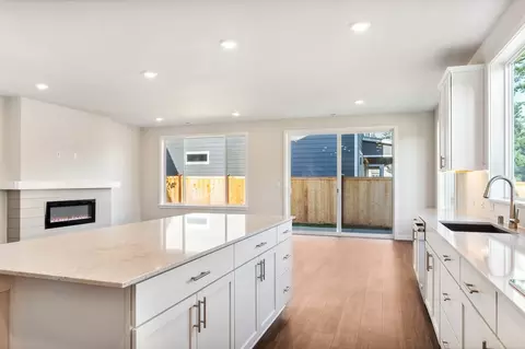 Kitchen - 44807 244th Ave SE, Enumclaw, WA 98022 photo 4 of 7