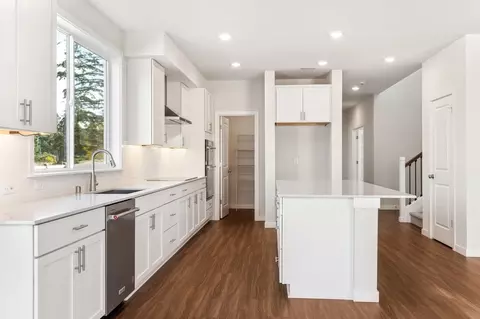 Kitchen - 44807 244th Ave SE, Enumclaw, WA 98022 photo 3 of 7