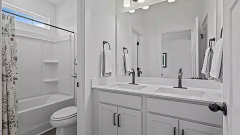 Bath - 1022 Devenger Rd, Greer, SC 29650 photo 5 of 9