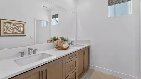 Bath - 909 Treble, Irvine, CA 92618 photo 2 of 4