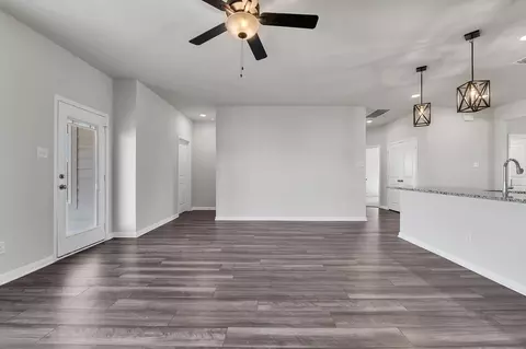 Living - 7204 Mcgregor Loop, Killeen, TX 76549 photo 2 of 5