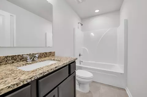 Bath - 7204 Mcgregor Loop, Killeen, TX 76549 photo 1 of 4